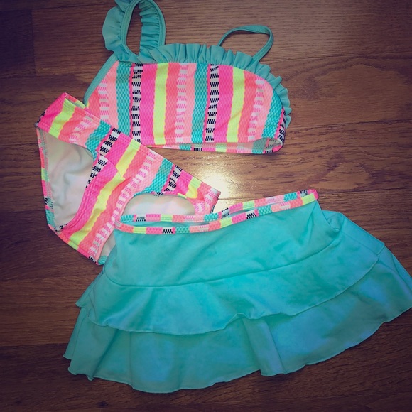 😎👙two piece swim suit with skirt size 4/5 - Picture 1 of 4